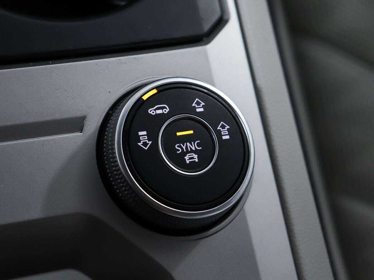 Б/У Фольксваген Туарег 2020 года. Фото: #19