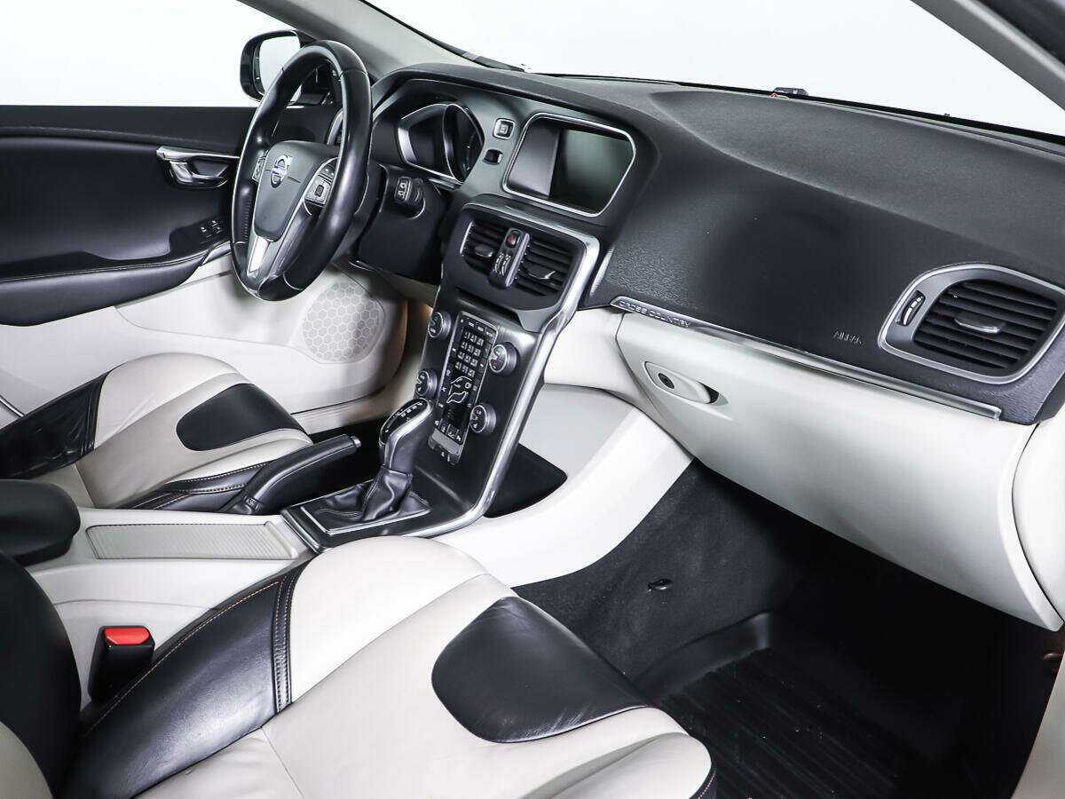 Б/У Вольво В40 Кросс Кантри 2013 года. Фото: #8