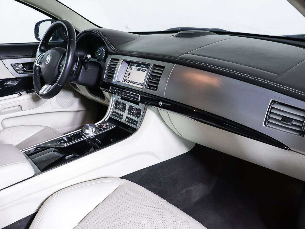 Б/У Ягуар ИксФ 2012 года. Фото: #8