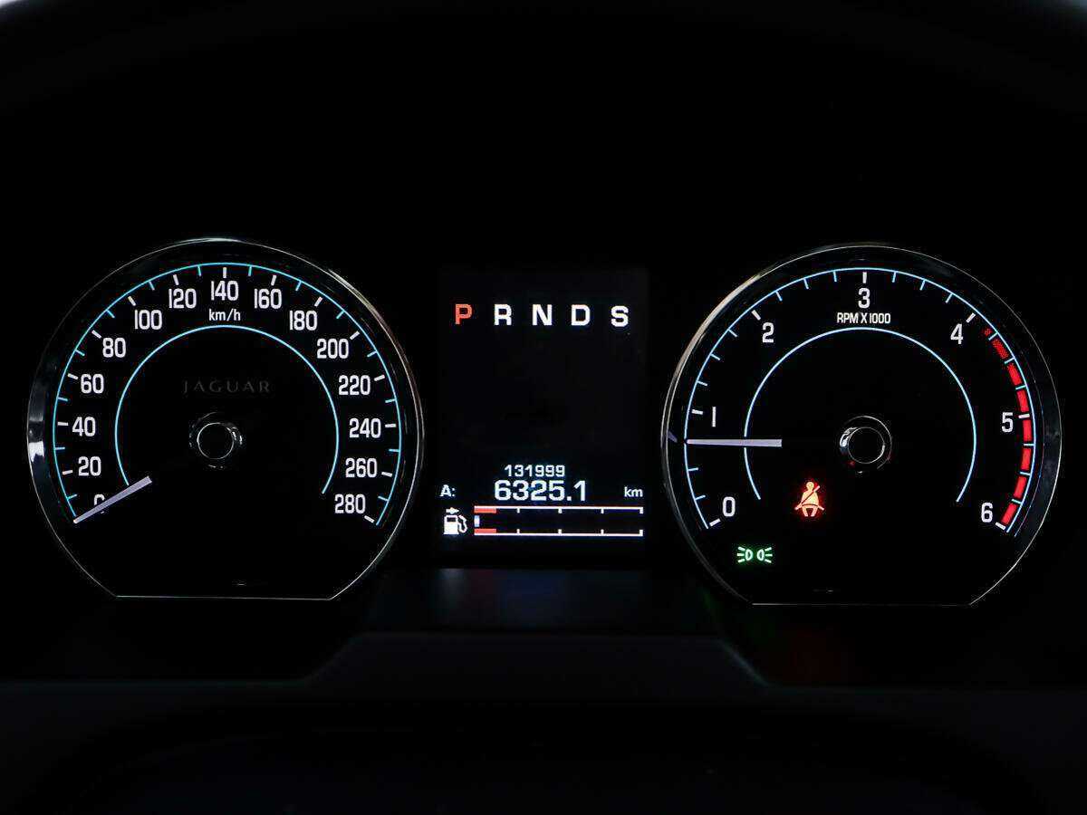 Б/У Ягуар ИксФ 2012 года. Фото: #13