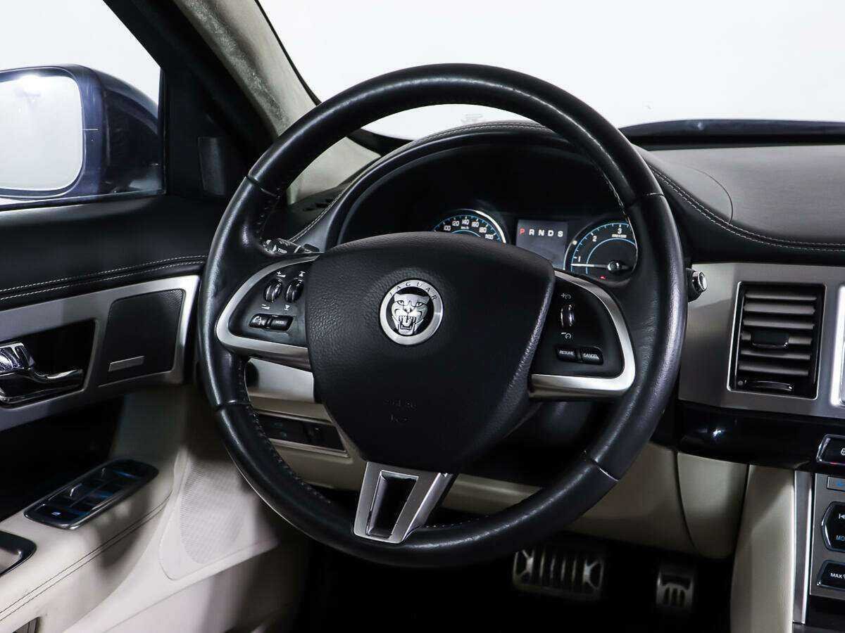 Б/У Ягуар ИксФ 2012 года. Фото: #14