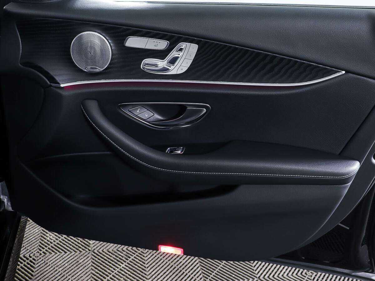 Б/У Мерседес-Бенц Е-Класс 2016 года. Фото: #13