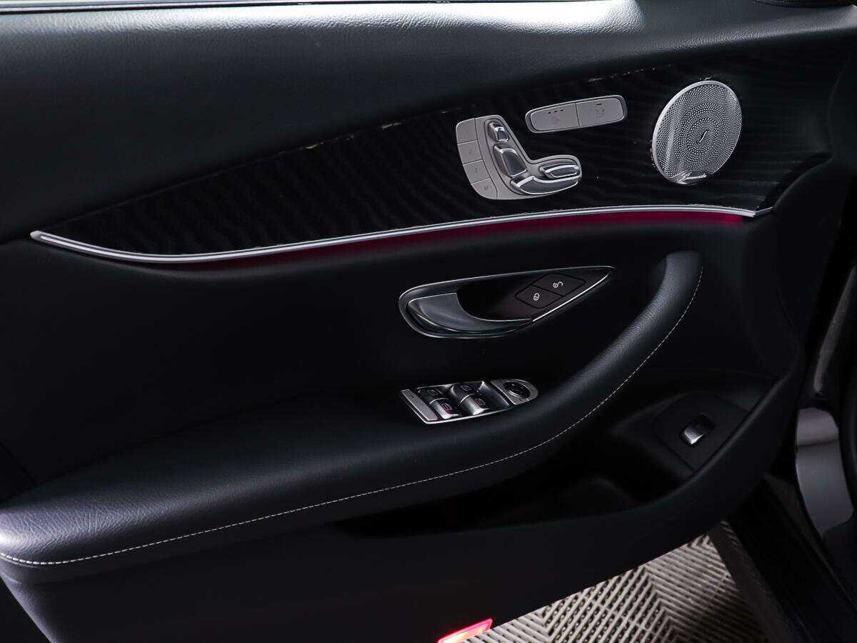 Б/У Мерседес-Бенц Е-Класс 2016 года. Фото: #16