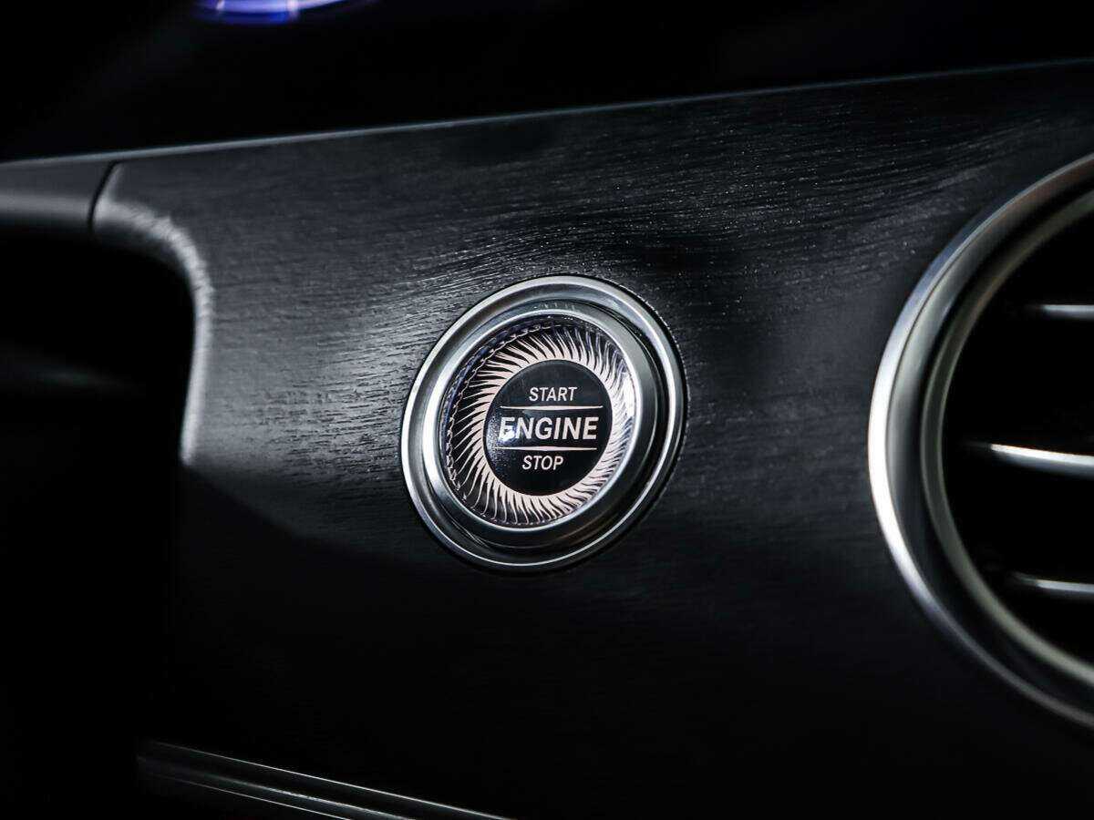 Б/У Мерседес-Бенц Е-Класс 2016 года. Фото: #17