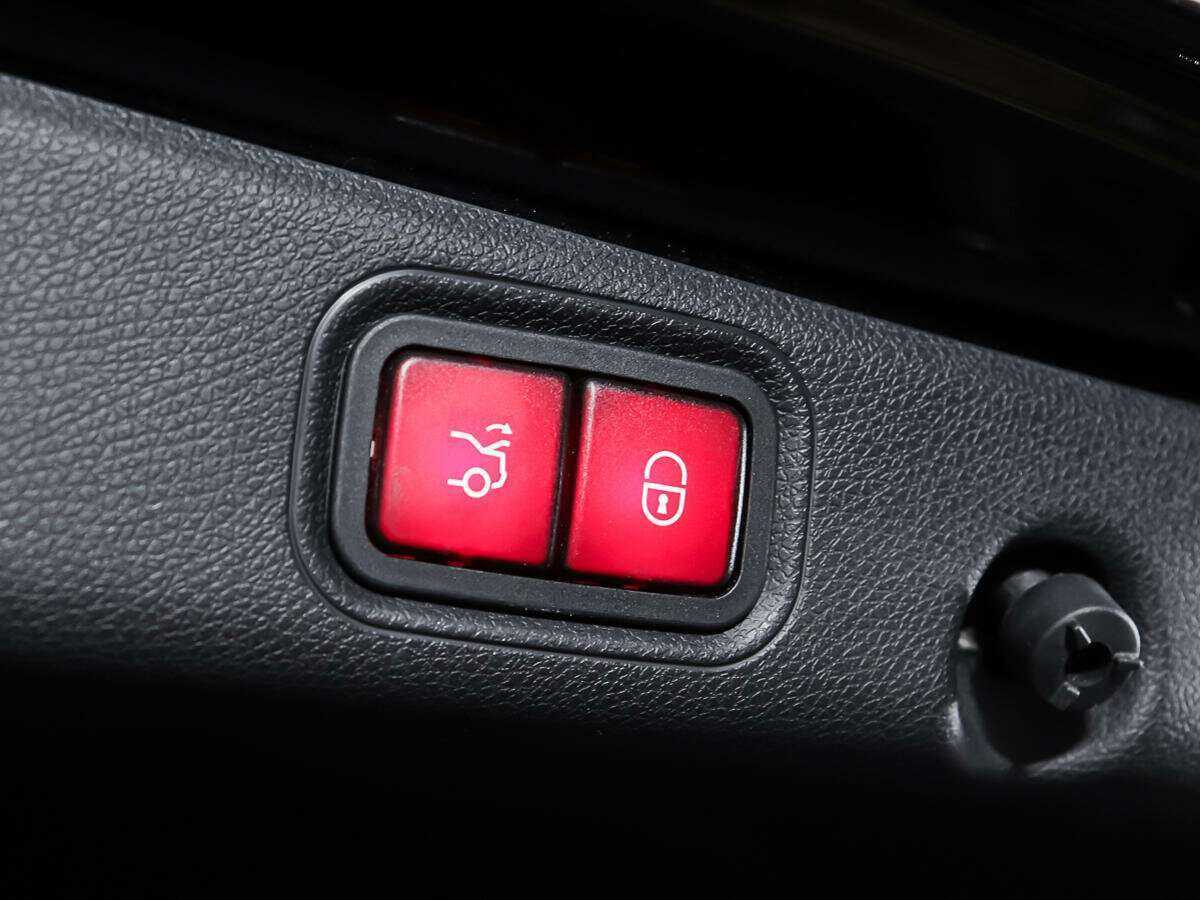 Б/У Мерседес-Бенц Е-Класс 2016 года. Фото: #19