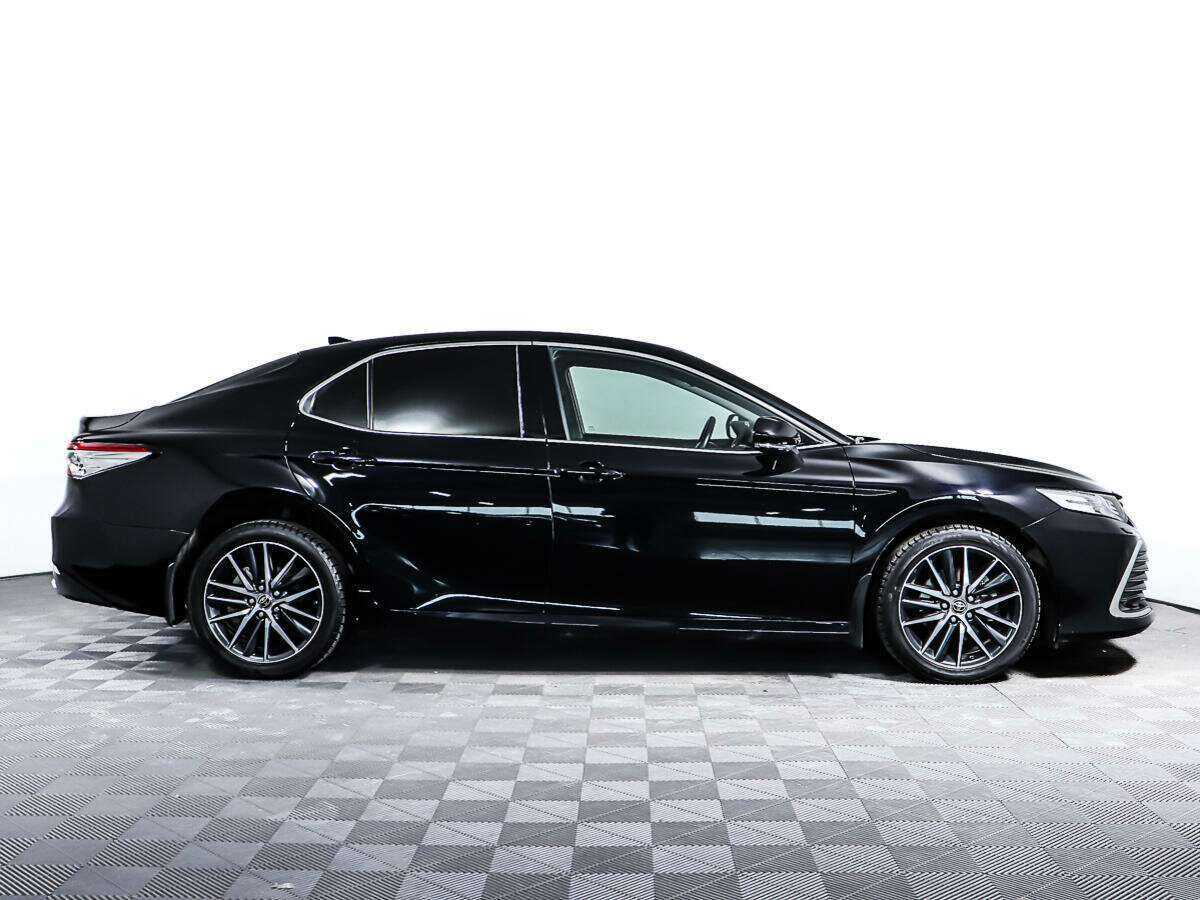 Б/У Тойота Камри 2022 года. Фото: #2