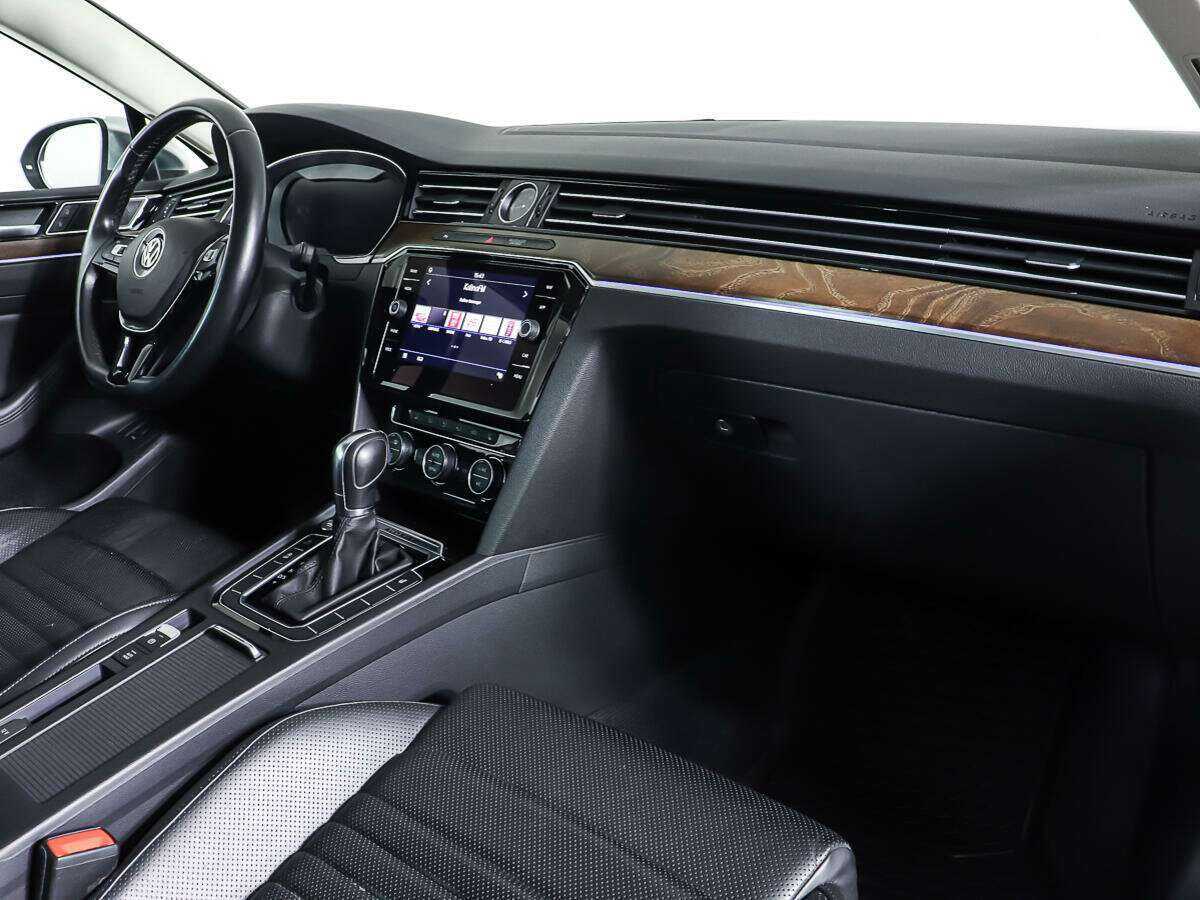 Б/У Фольксваген Пассат 2018 года. Фото: #8