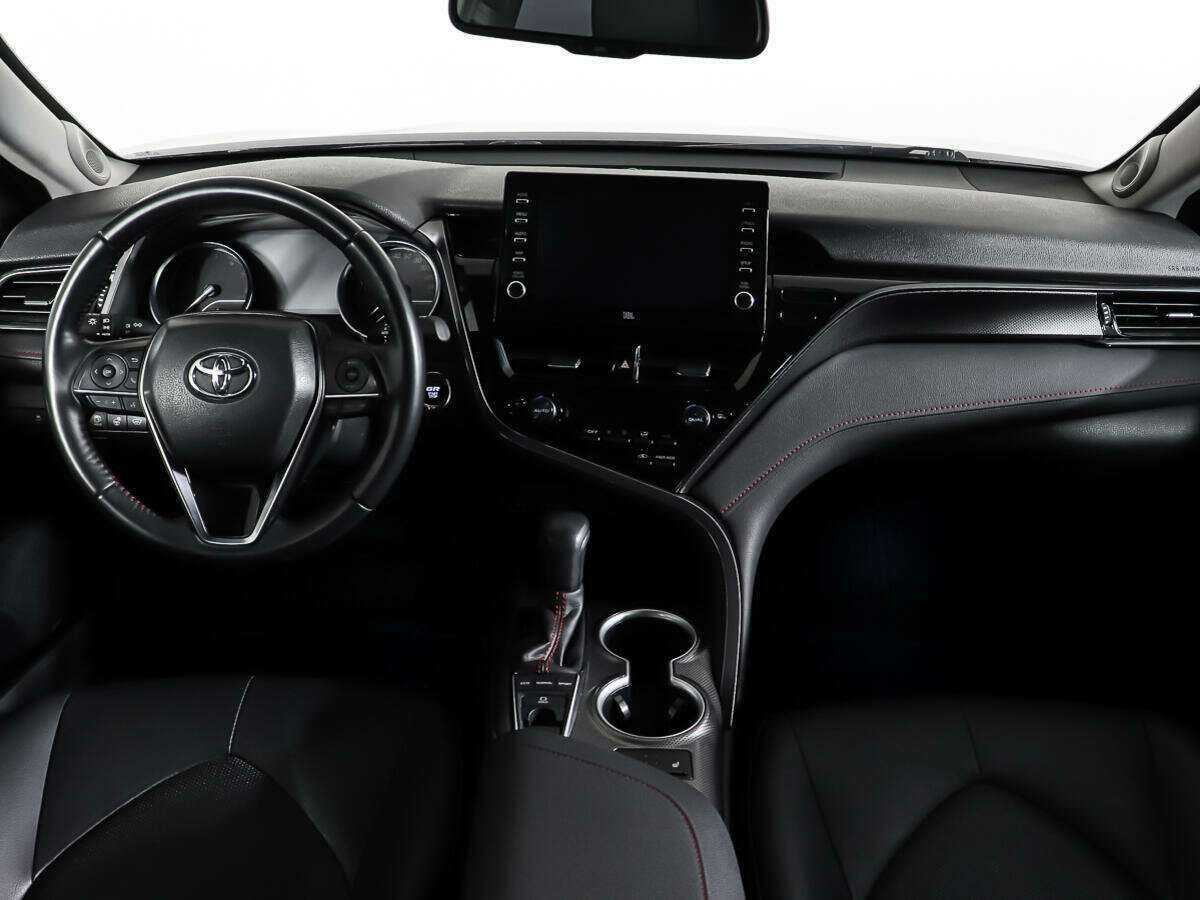 Б/У Тойота Камри 2021 года. Фото: #10