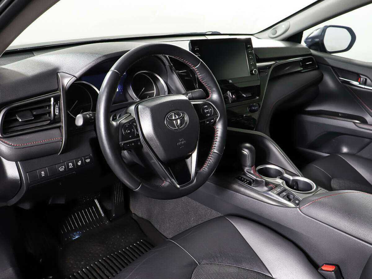 Б/У Тойота Камри 2021 года. Фото: #12