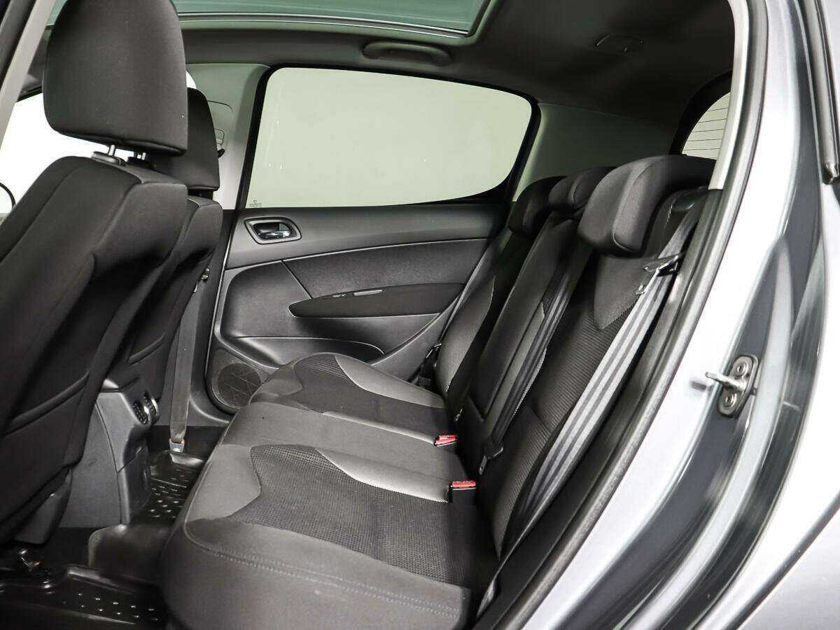 Б/У Пежо 308 2010 года. Фото: #8