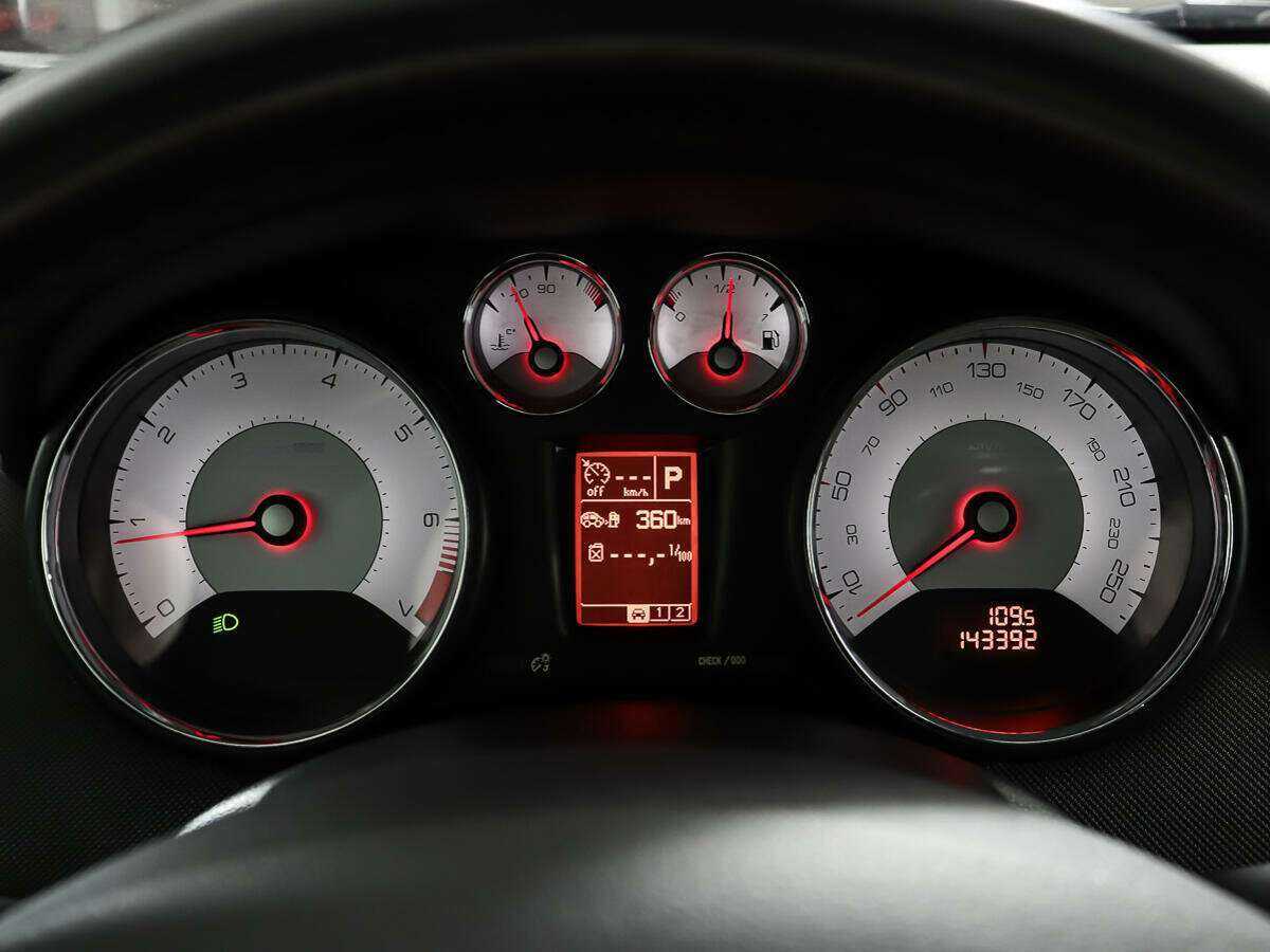 Б/У Пежо 308 2010 года. Фото: #12