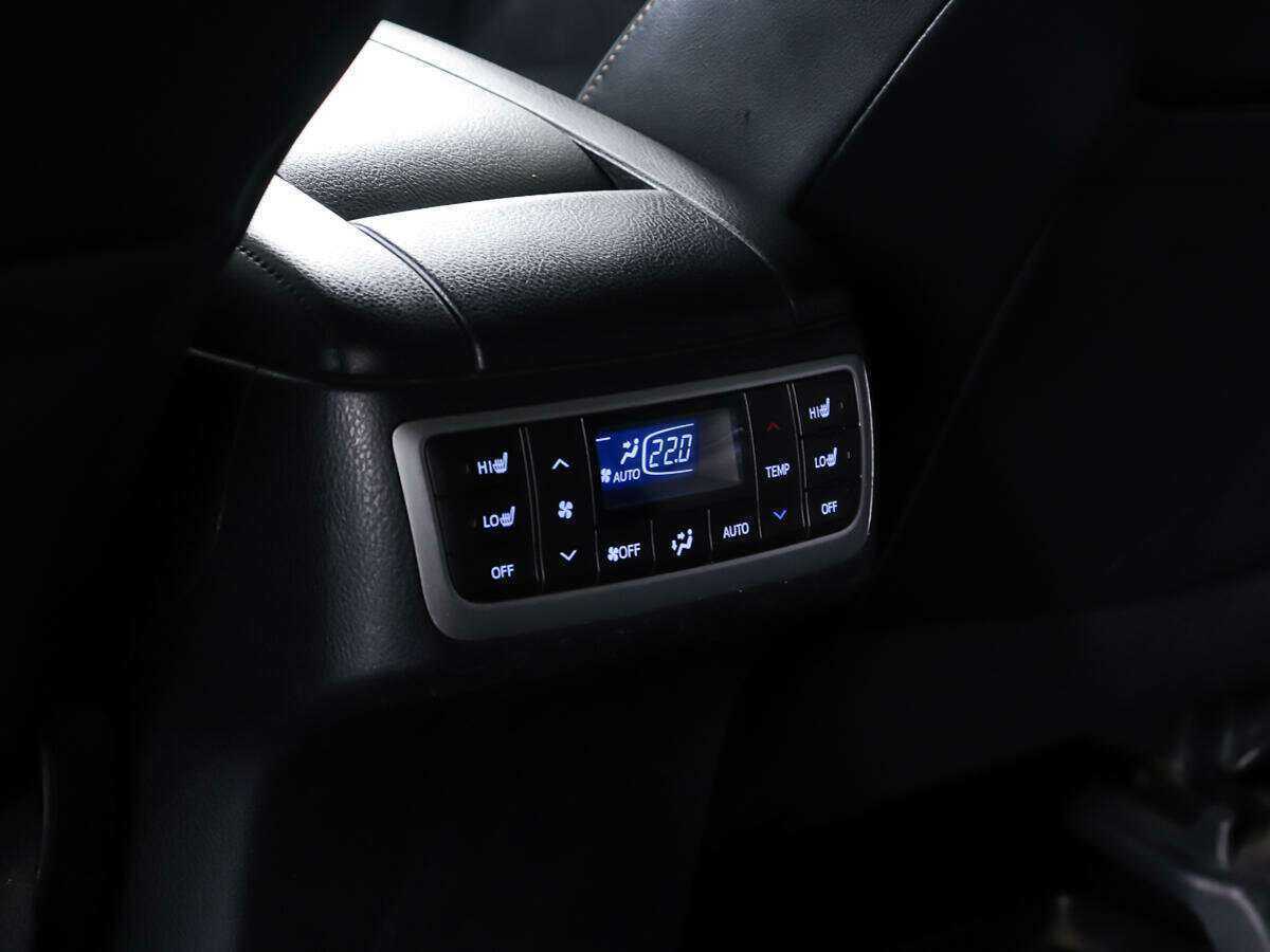 Б/У Тойота Хайлэндер 2015 года. Фото: #17