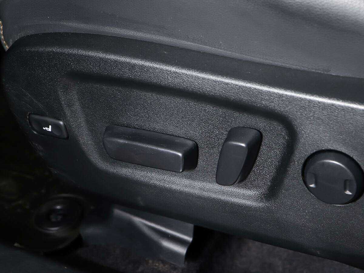 Б/У Тойота Хайлэндер 2015 года. Фото: #17