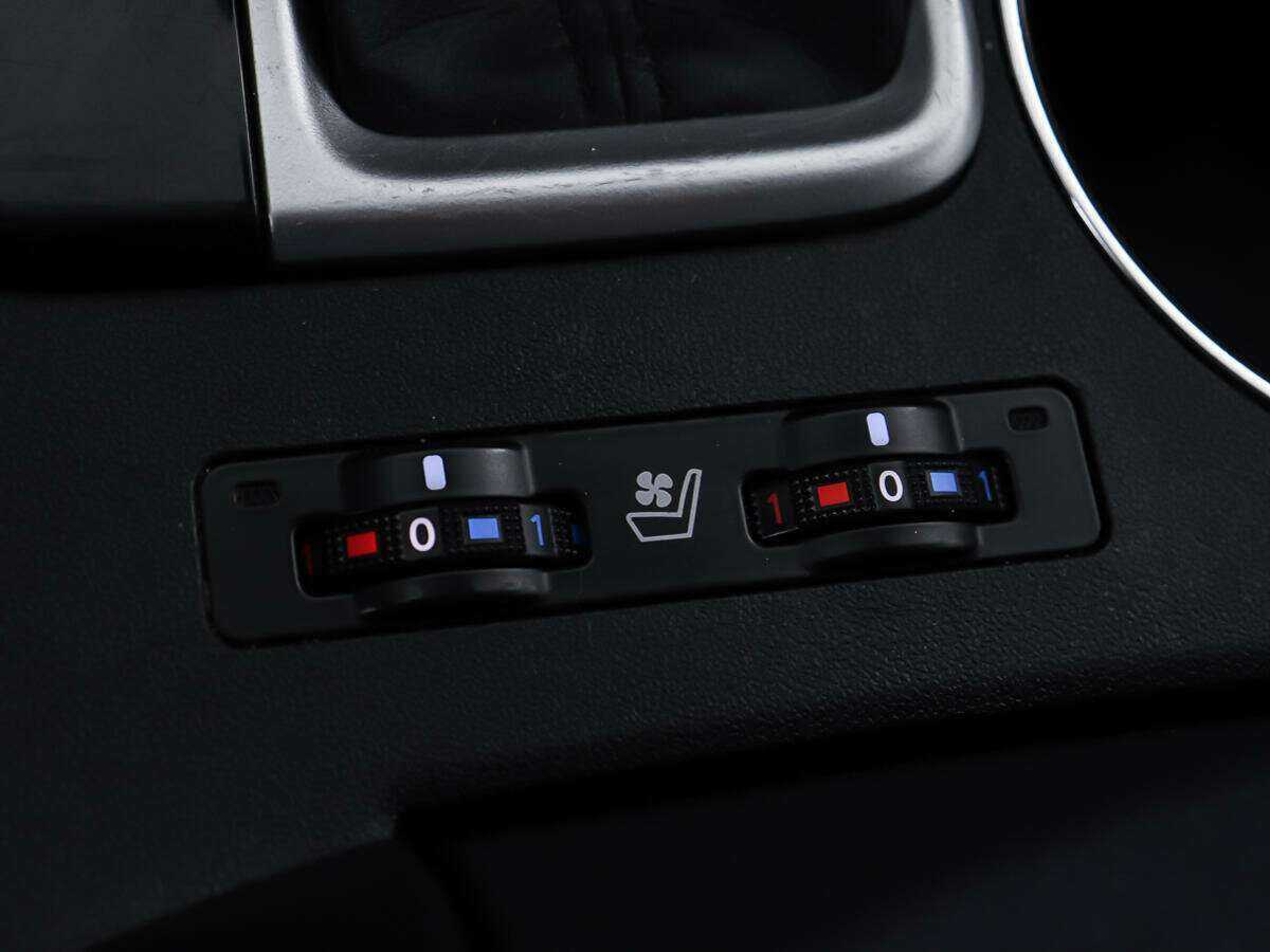 Б/У Тойота Хайлэндер 2015 года. Фото: #20