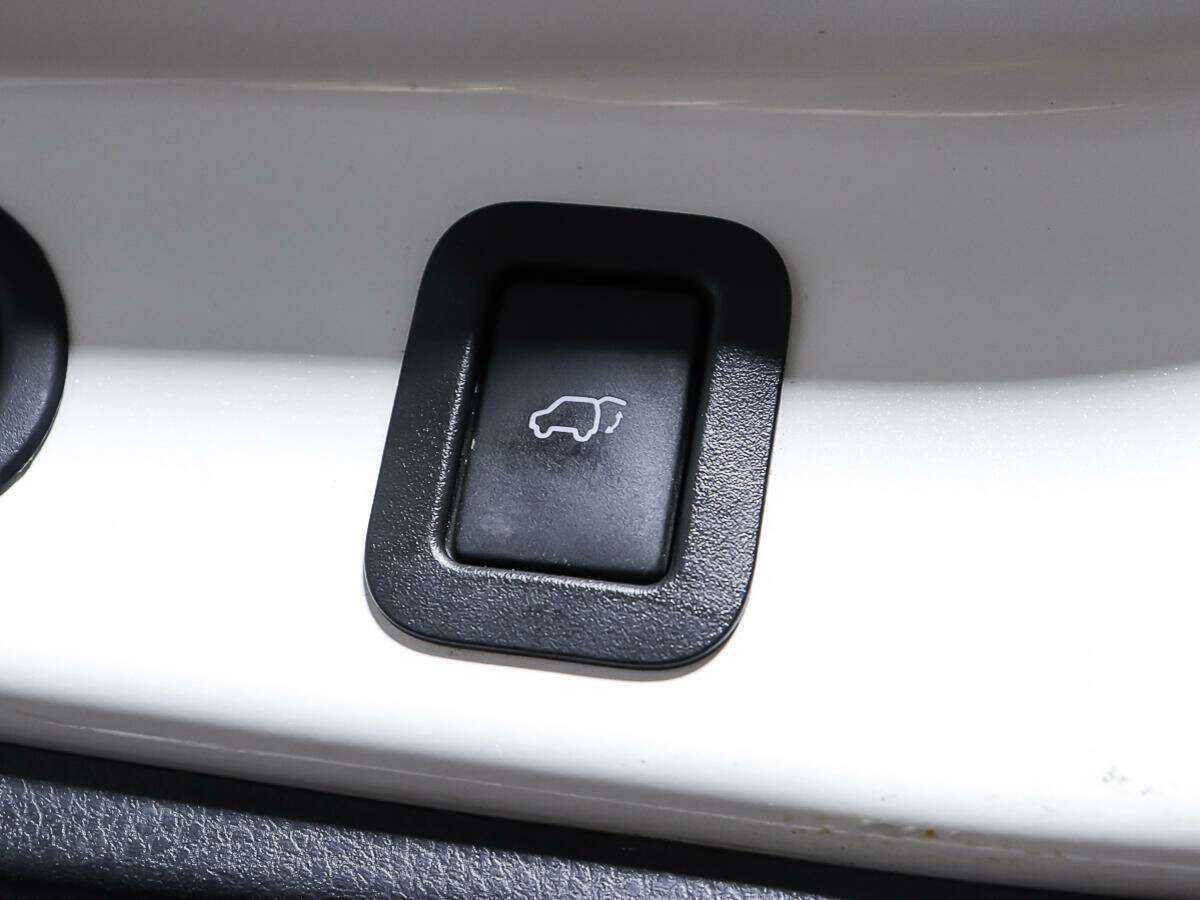 Б/У Тойота Хайлэндер 2015 года. Фото: #25