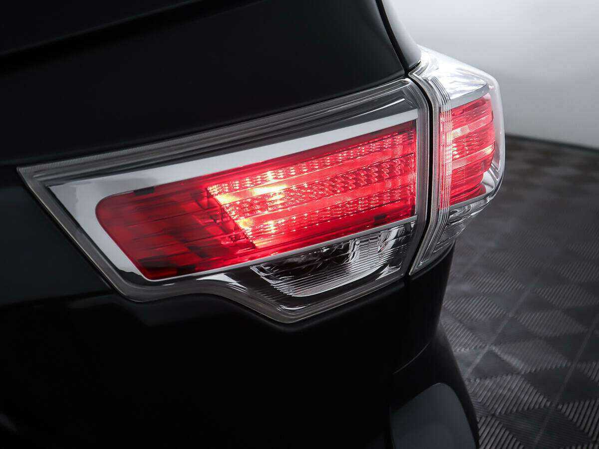 Б/У Тойота Хайлэндер 2014 года. Фото: #23