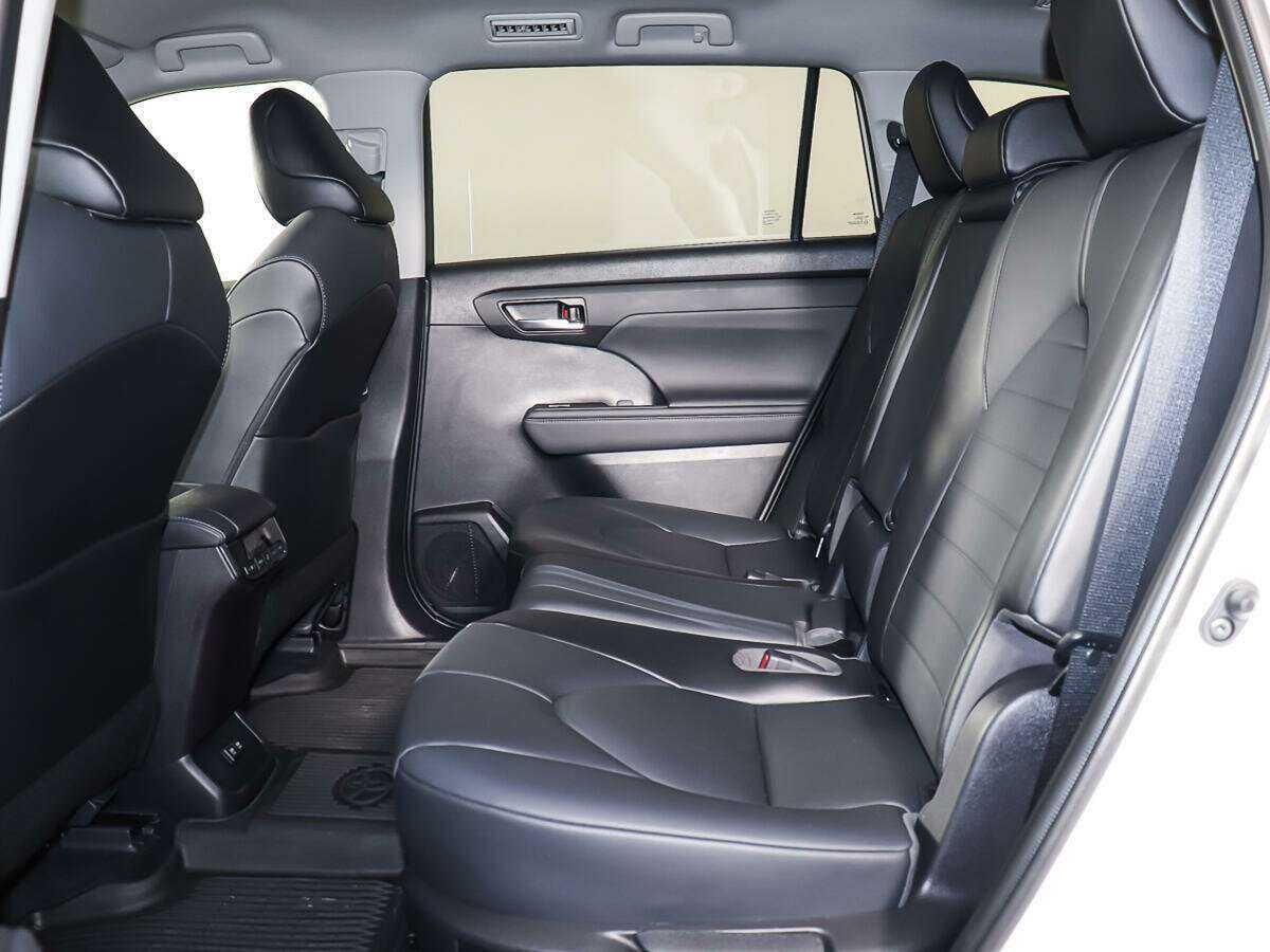 Б/У Тойота Хайлэндер 2021 года. Фото: #9