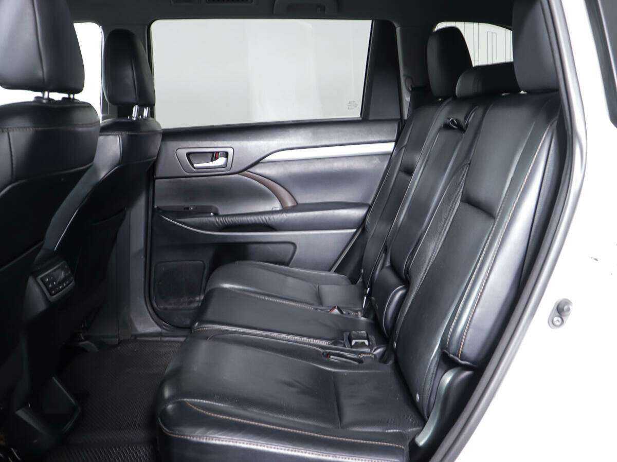 Б/У Тойота Хайлэндер 2014 года. Фото: #9