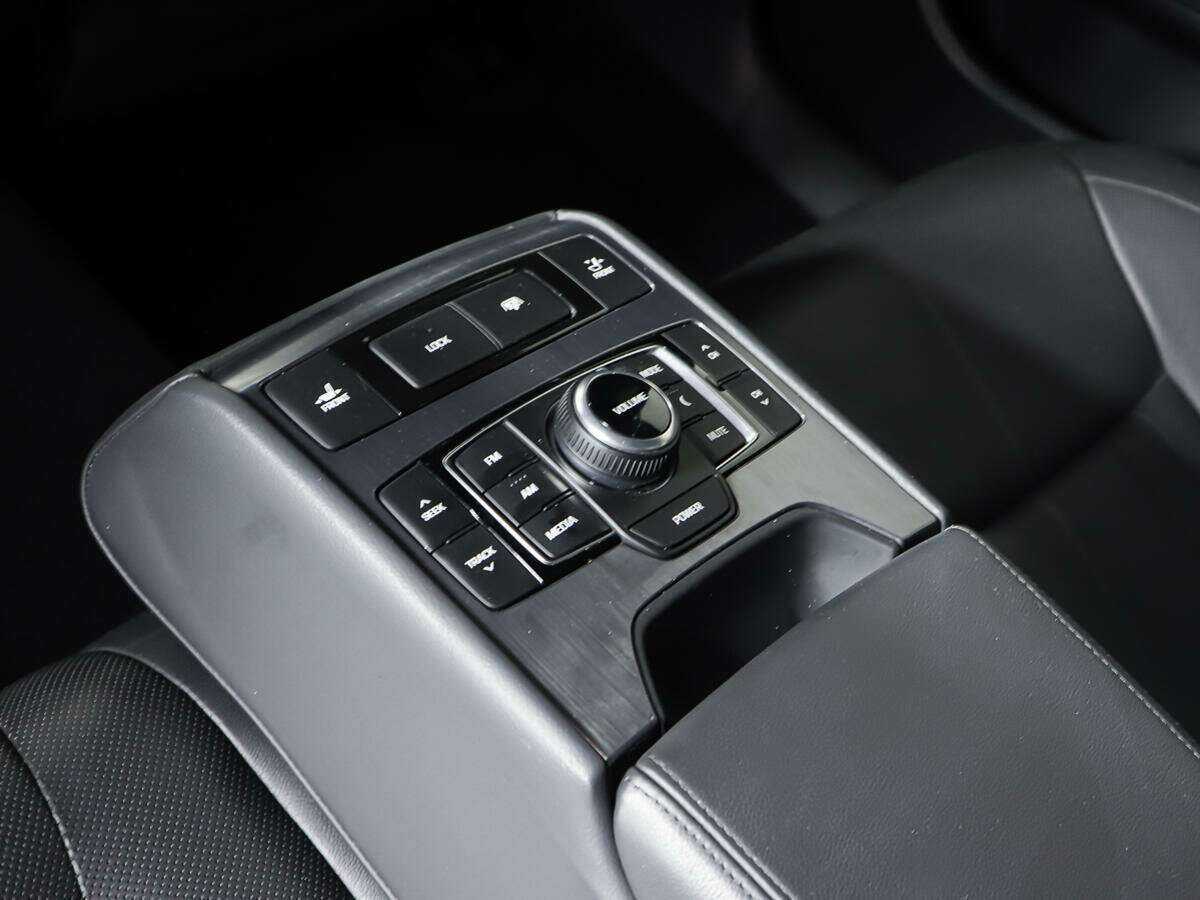 Б/У Генезис Г80 2017 года. Фото: #18