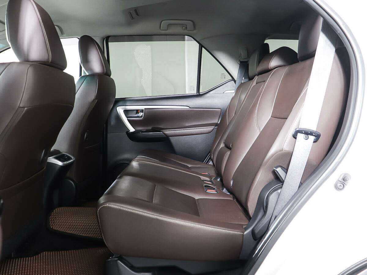 Б/У Тойота Фортюнер 2017 года. Фото: #9