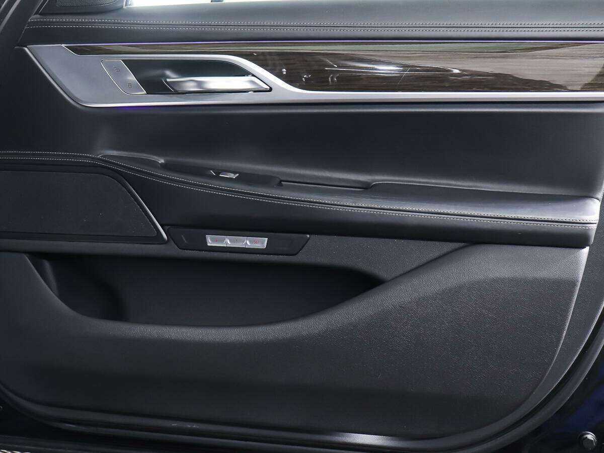 Б/У БМВ 7 серии 2016 года. Фото: #15