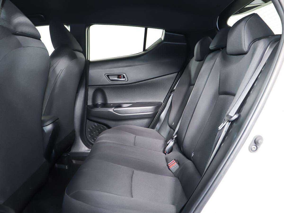 Б/У Тойота Ц-ШР 2019 года. Фото: #9