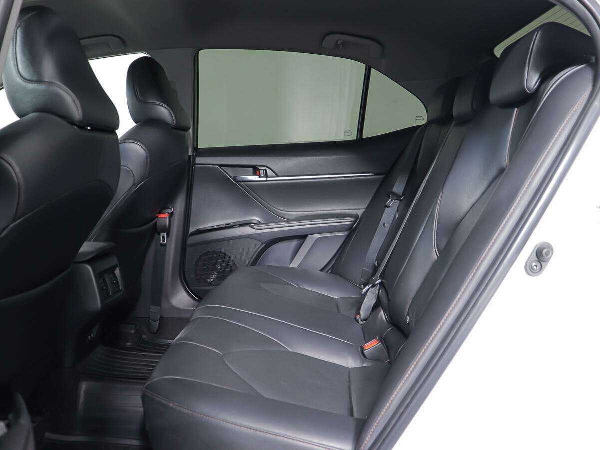 Б/У Тойота Камри 2018 года. Фото: #9