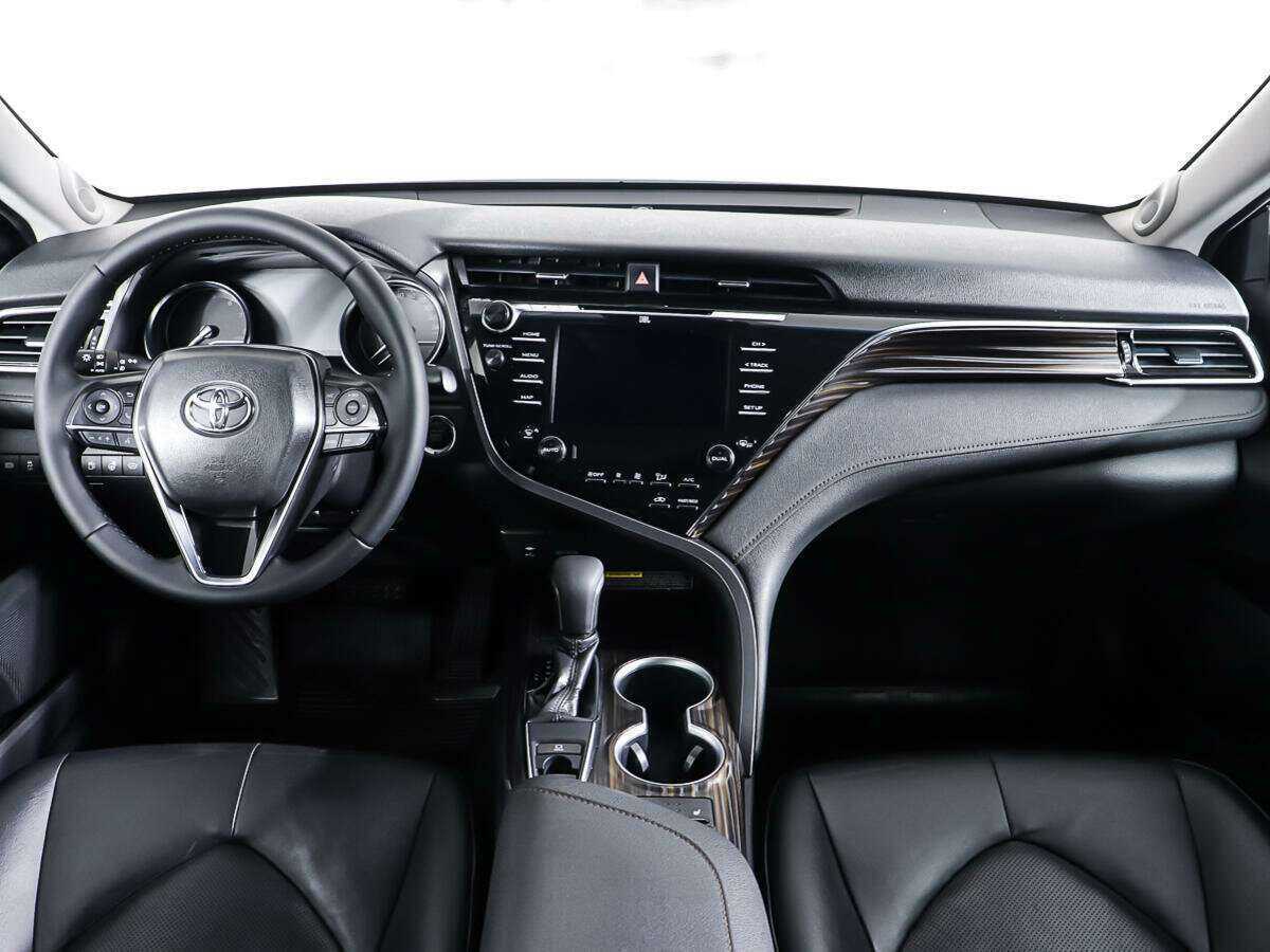 Б/У Тойота Камри 2018 года. Фото: #10