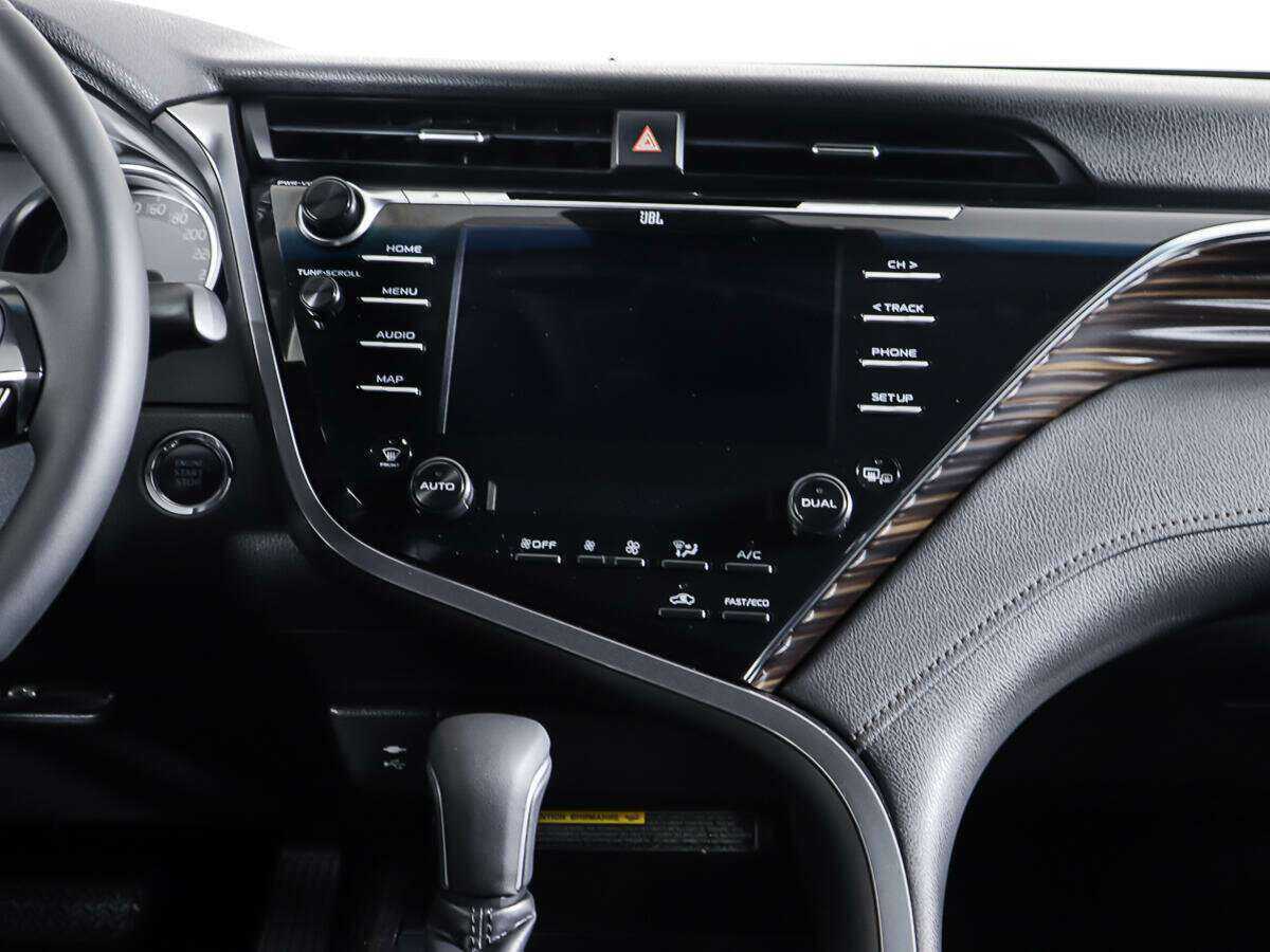 Б/У Тойота Камри 2018 года. Фото: #11