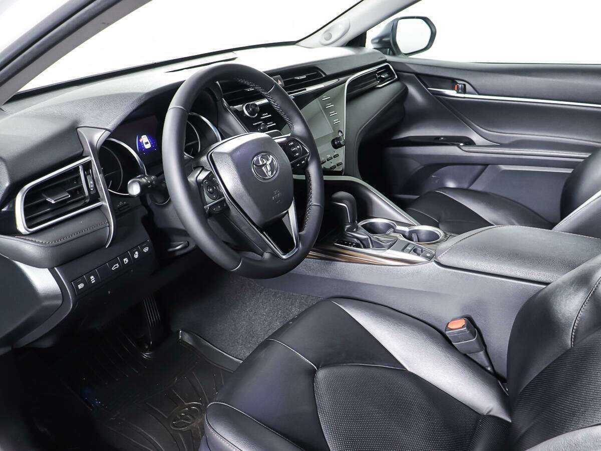 Б/У Тойота Камри 2018 года. Фото: #12