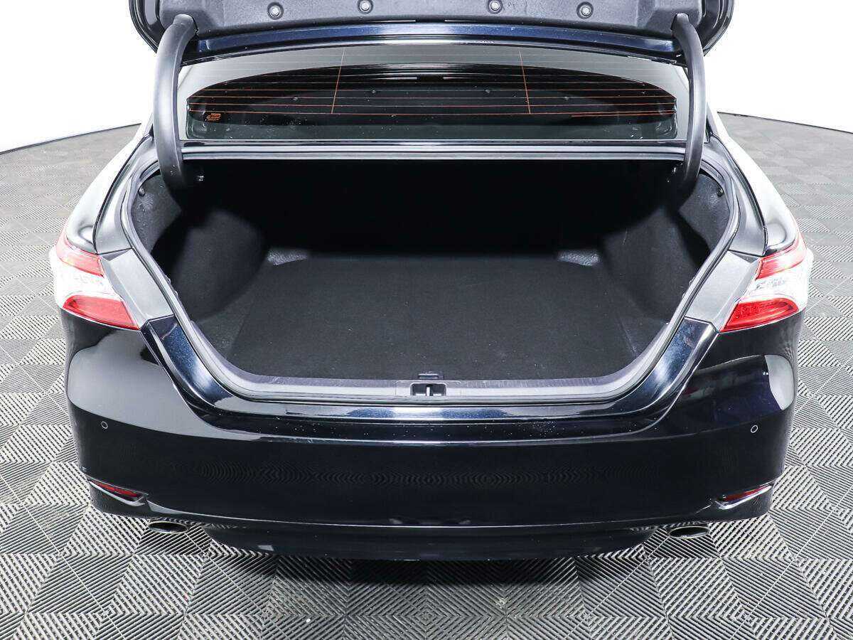 Б/У Тойота Камри 2018 года. Фото: #8