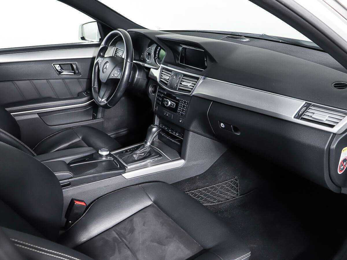 Б/У Мерседес-Бенц Е-Класс 2010 года. Фото: #8