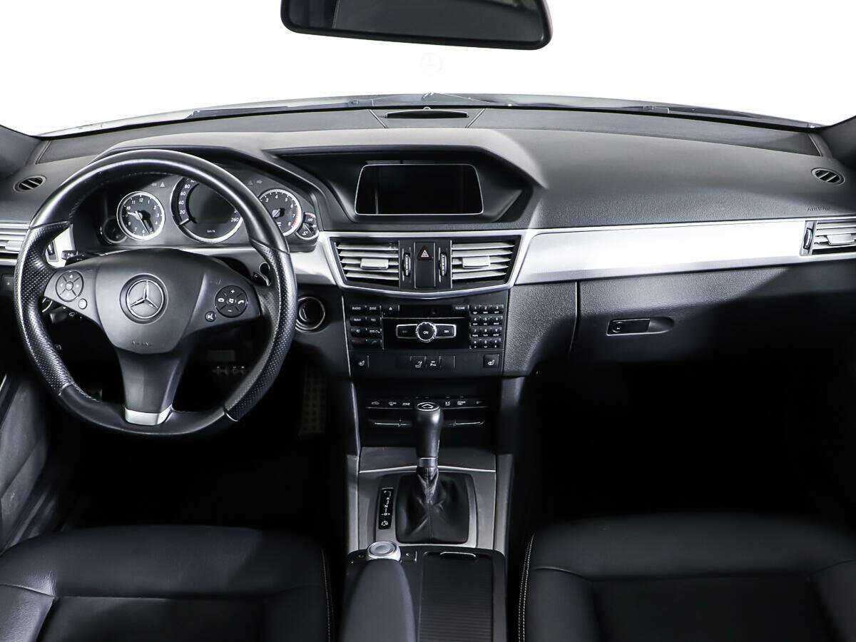 Б/У Мерседес-Бенц Е-Класс 2010 года. Фото: #10