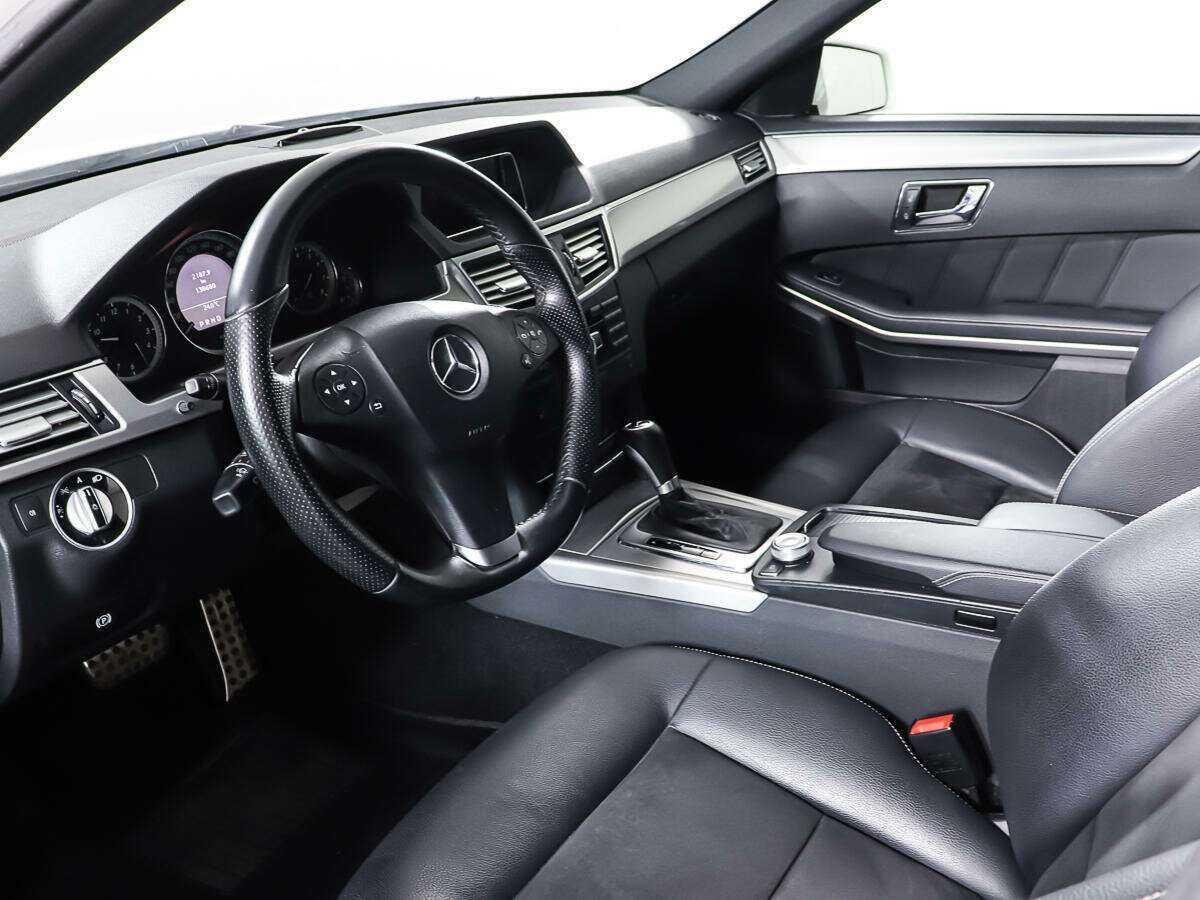 Б/У Мерседес-Бенц Е-Класс 2010 года. Фото: #12