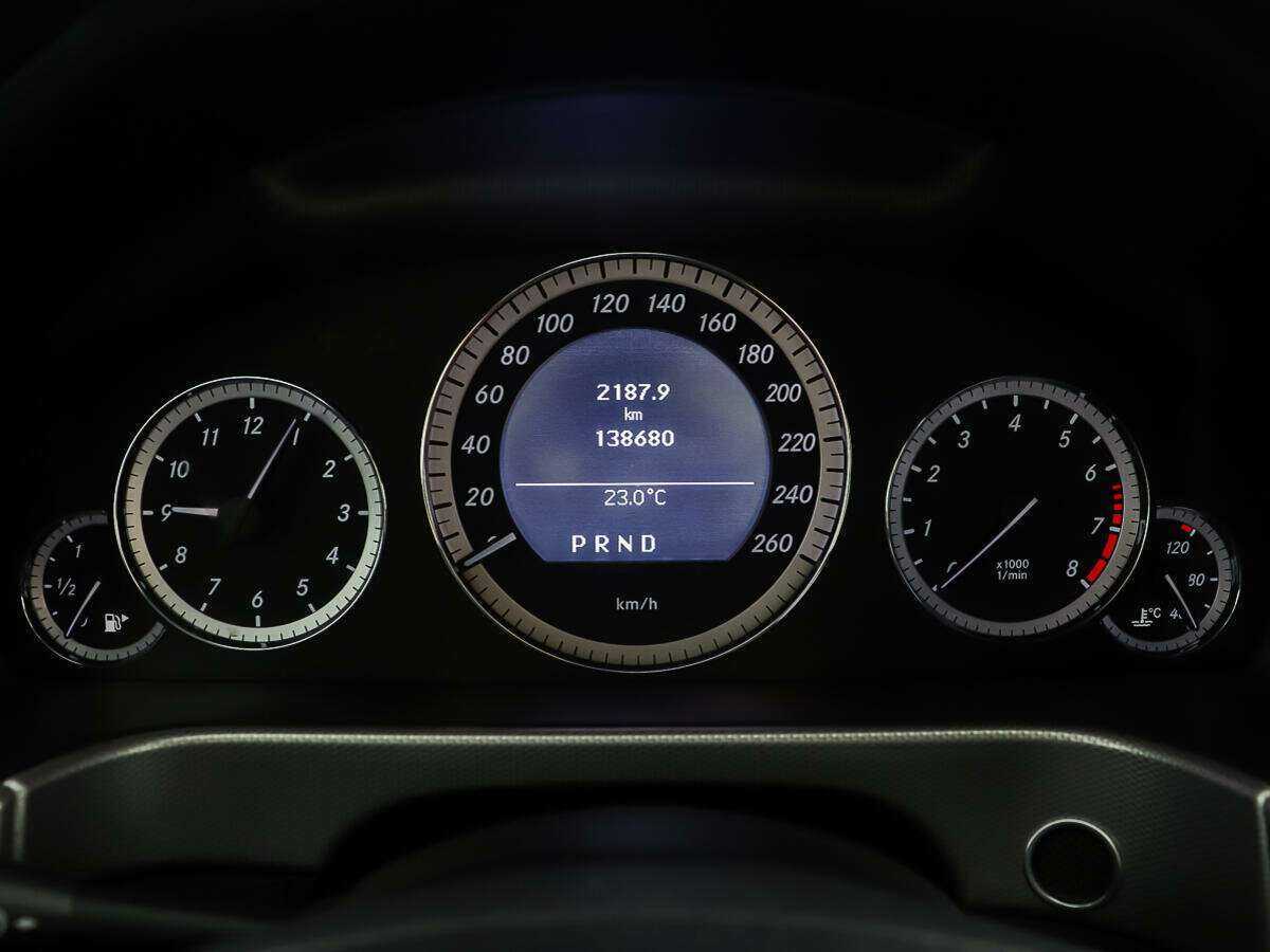 Б/У Мерседес-Бенц Е-Класс 2010 года. Фото: #13