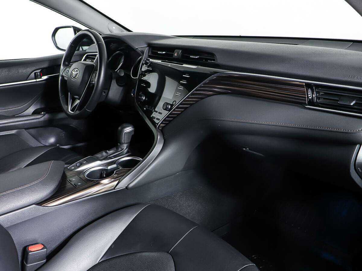 Б/У Тойота Камри 2019 года. Фото: #8