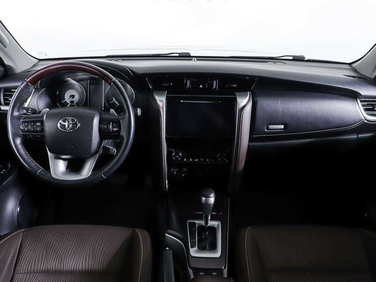 Б/У Тойота Фортюнер 2017 года. Фото: #9