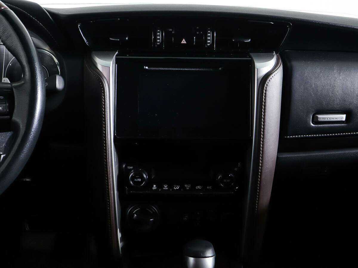 Б/У Тойота Фортюнер 2017 года. Фото: #10