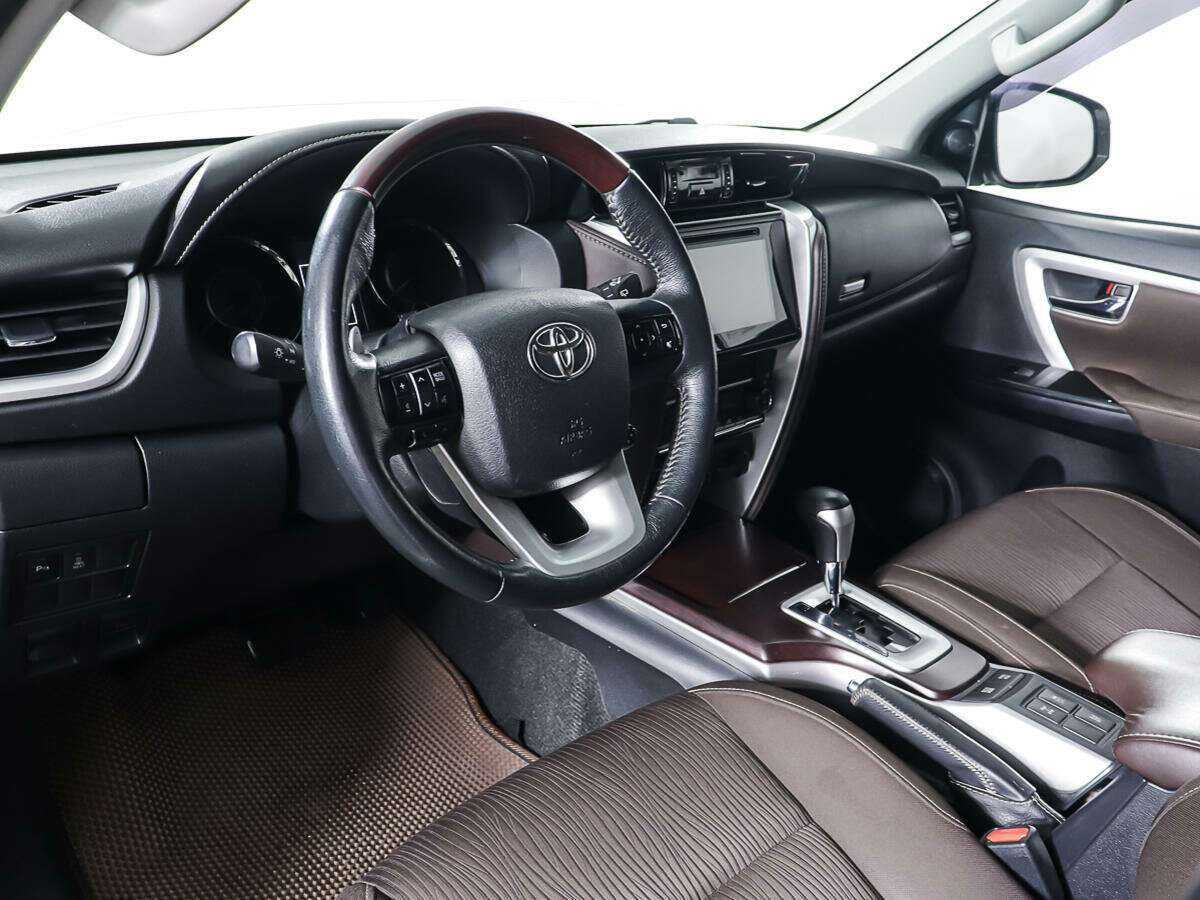 Б/У Тойота Фортюнер 2017 года. Фото: #11