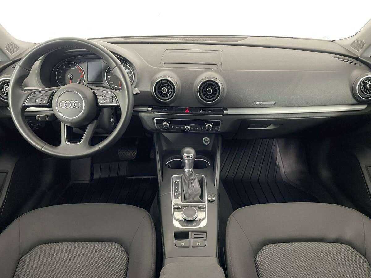 Б/У Ауди А3 2018 года. Фото: #6