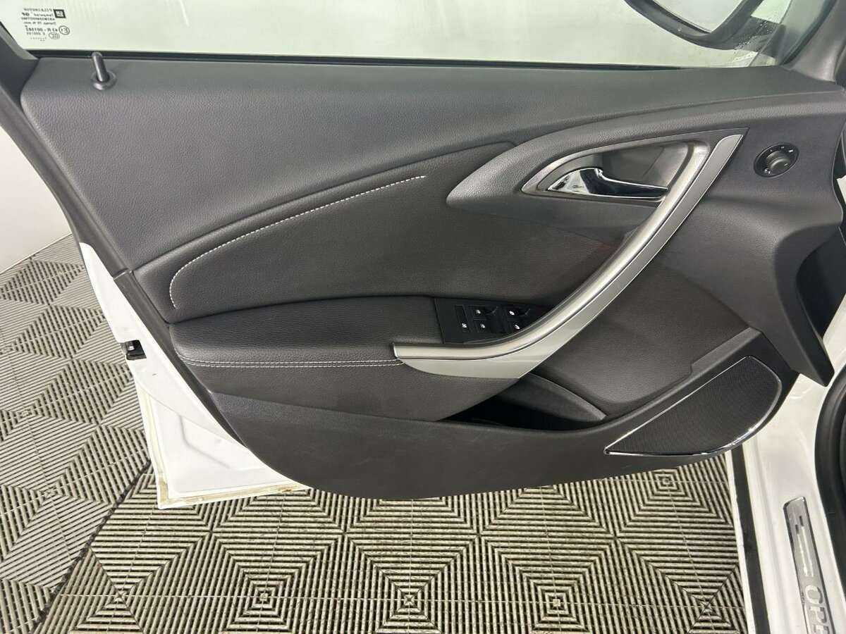 Б/У Опель Астра 2011 года. Фото: #7