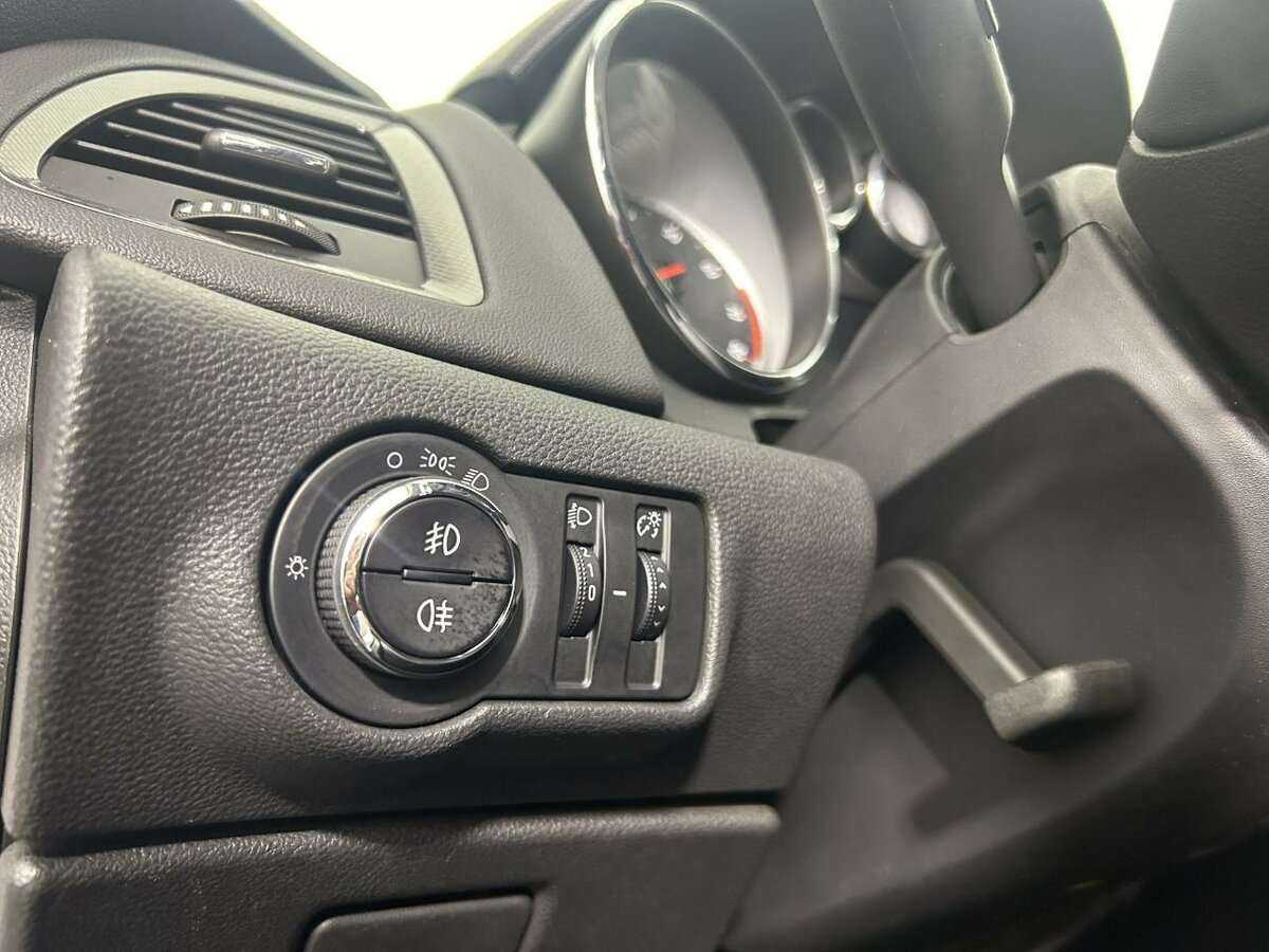 Б/У Опель Астра 2011 года. Фото: #8