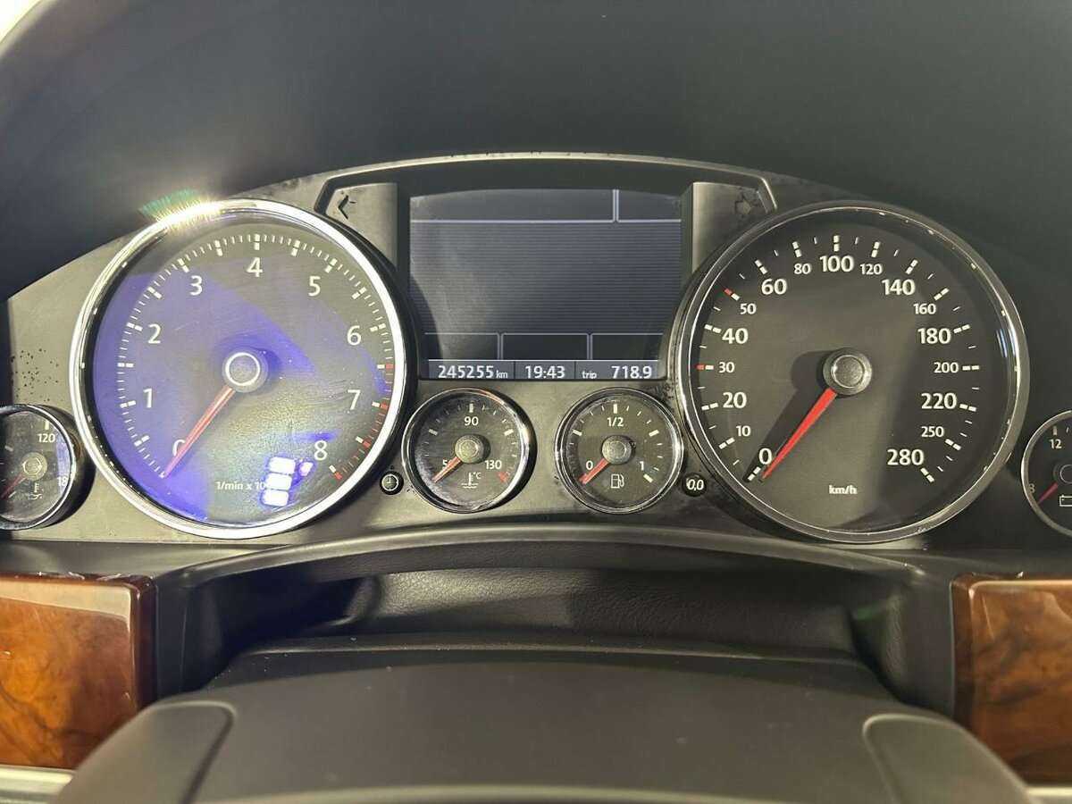 Б/У Фольксваген Туарег 2008 года. Фото: #9