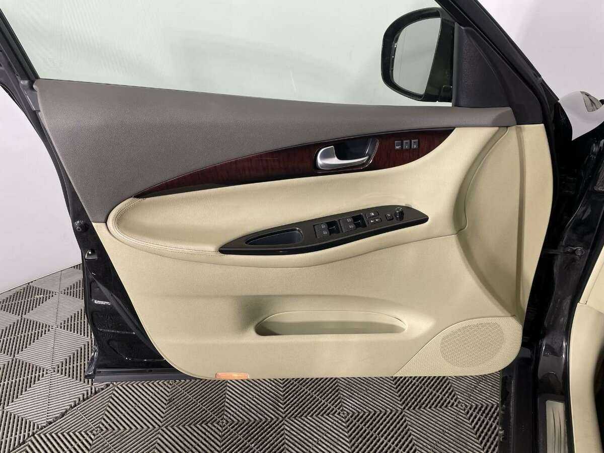 Б/У Инфинити ЕИкс 2011 года. Фото: #5