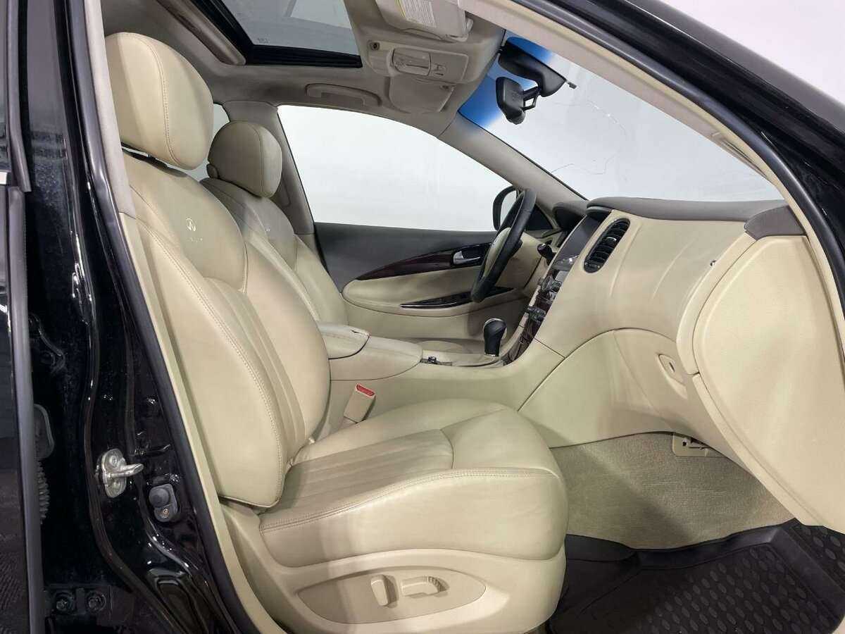 Б/У Инфинити ЕИкс 2011 года. Фото: #11