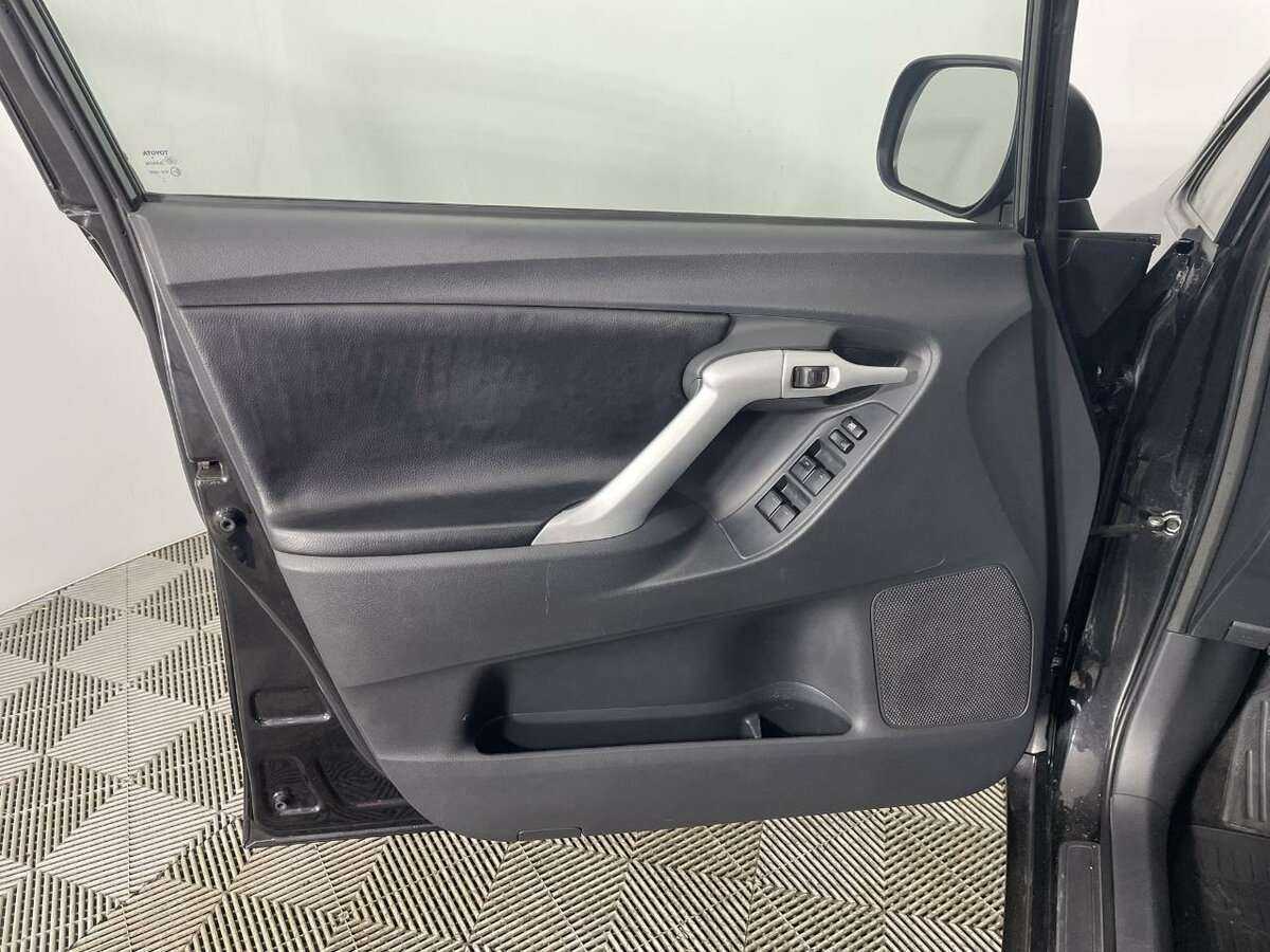 Б/У Тойота Версо 2011 года. Фото: #7