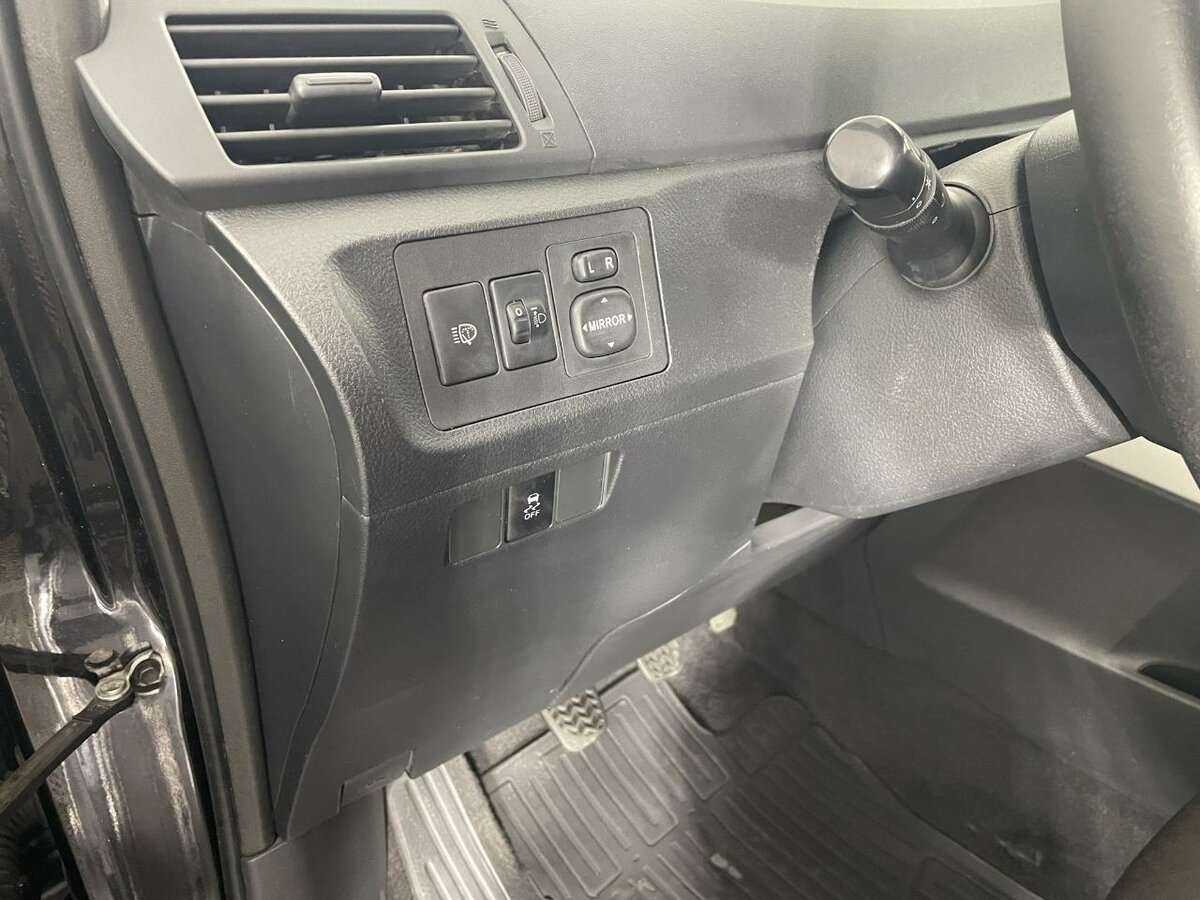 Б/У Тойота Версо 2011 года. Фото: #8