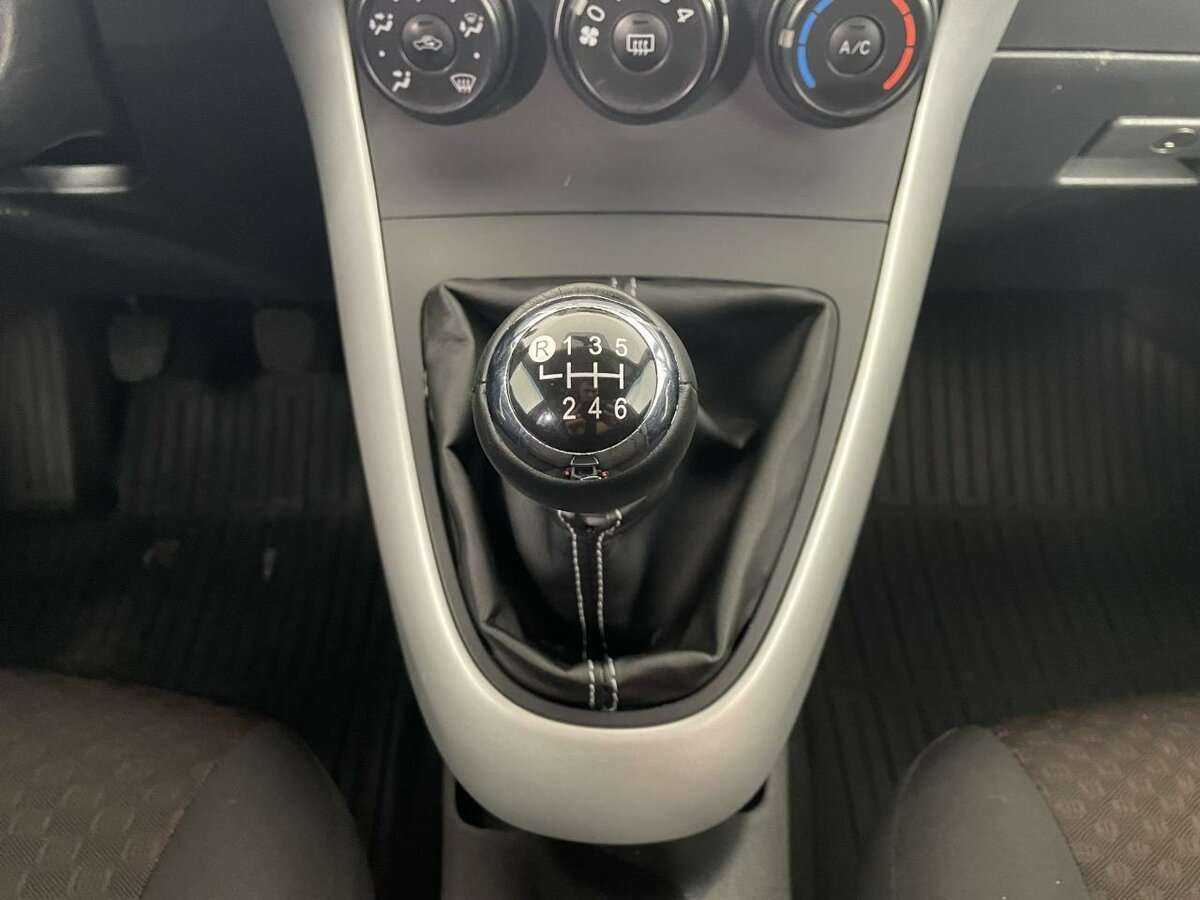 Б/У Тойота Версо 2011 года. Фото: #12