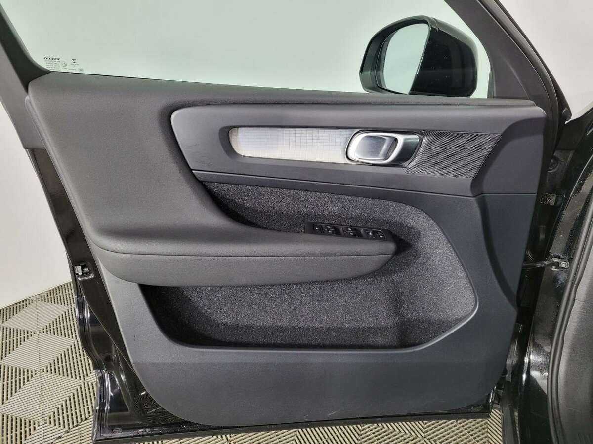 Б/У Вольво ИксЦ40 2018 года. Фото: #7