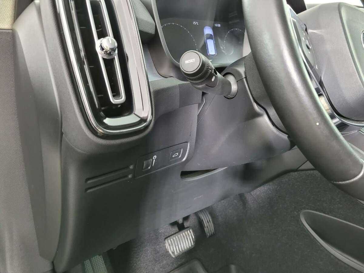 Б/У Вольво ИксЦ40 2018 года. Фото: #8